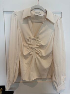 ASTR Cream Ruched Tie-Front Collared Blouse